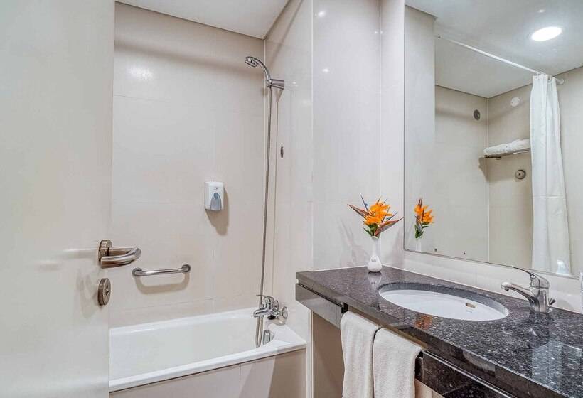 اتاق استاندارد با چشمانداز دریا, Muthu Raga Madeira