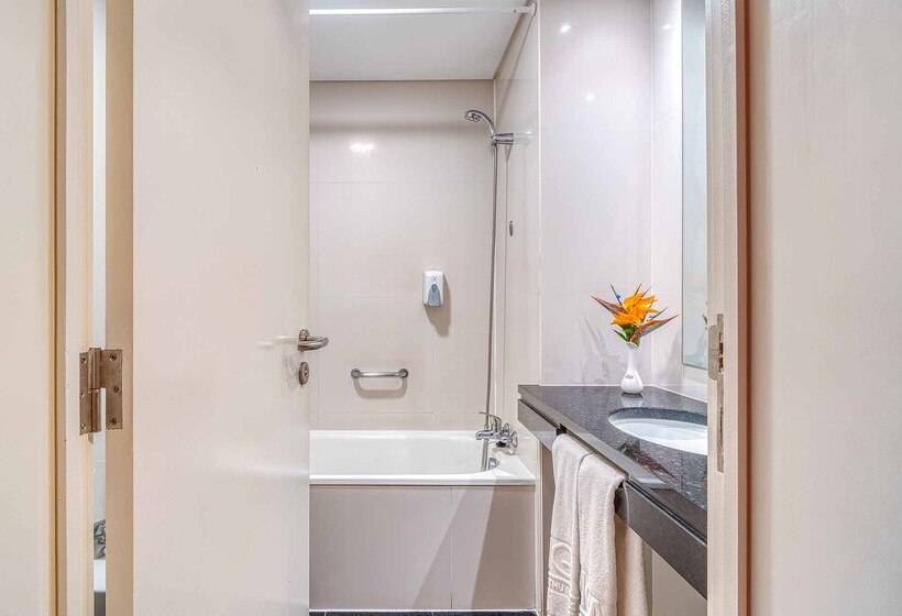 اتاق استاندارد با چشمانداز دریا, Muthu Raga Madeira