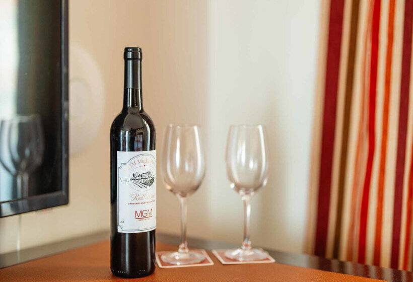 اتاق لوکس با چشمانداز دریا, Muthu Raga Madeira