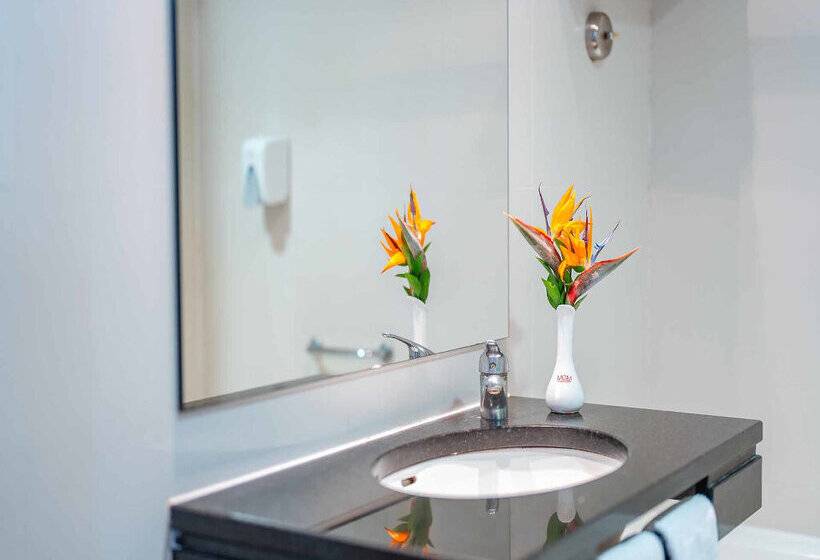 اتاق لوکس با چشمانداز دریا, Muthu Raga Madeira