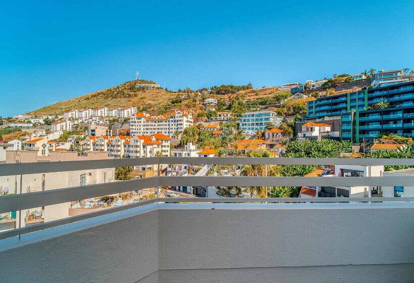 اتاق لوکس با چشمانداز دریا, Muthu Raga Madeira