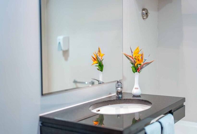 اتاق لوکس با چشمانداز دریا, Muthu Raga Madeira