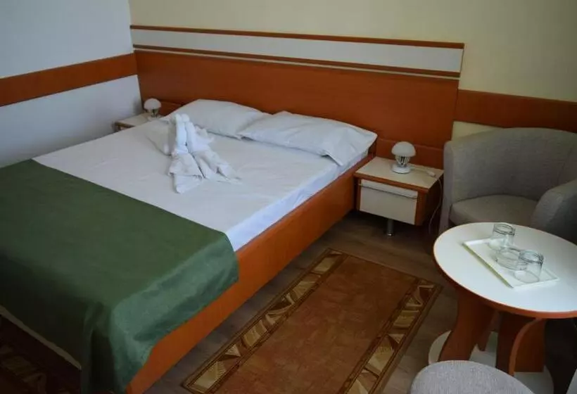 Standard Szoba, Cometa