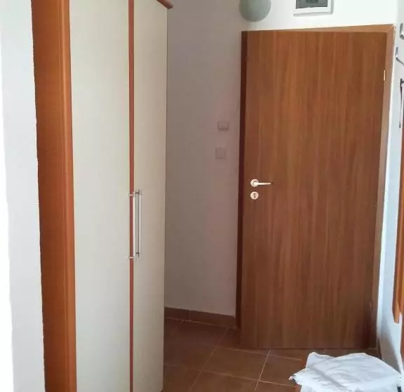 Földszinti Standard Szoba, Cometa