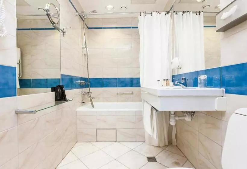 سوییت جونیور با چشمانداز شهر, Elite Hotel Marina Plaza