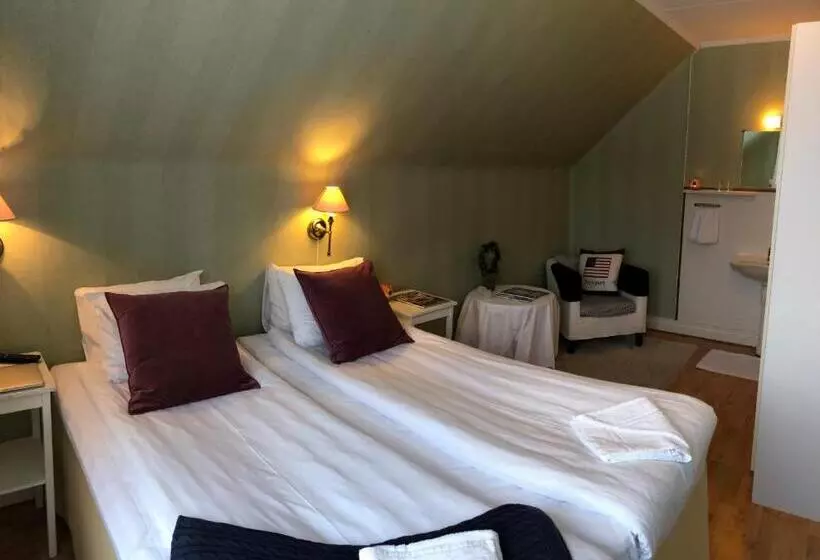 Quarto Estandar Banheiro Compartilhado, Hälleviks Havsbad