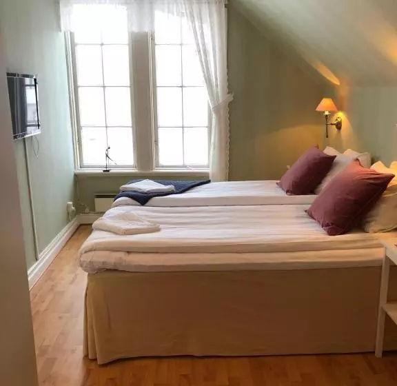 Quarto Estandar Banheiro Compartilhado, Hälleviks Havsbad