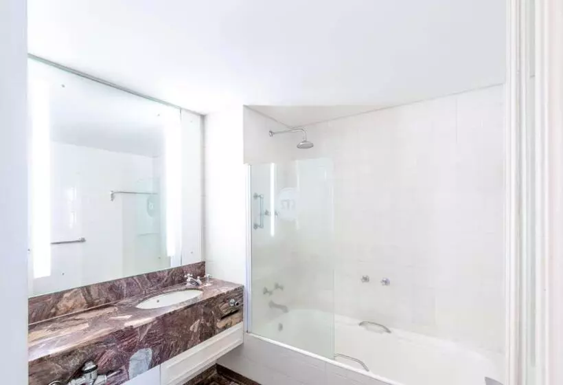 اتاق استاندارد با تخت دوبل و چشم‌انداز پارک, Hyatt Regency Harare The Meikles