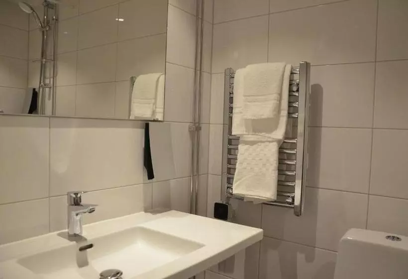 استودیوی استاندارد, L Zata Longstay