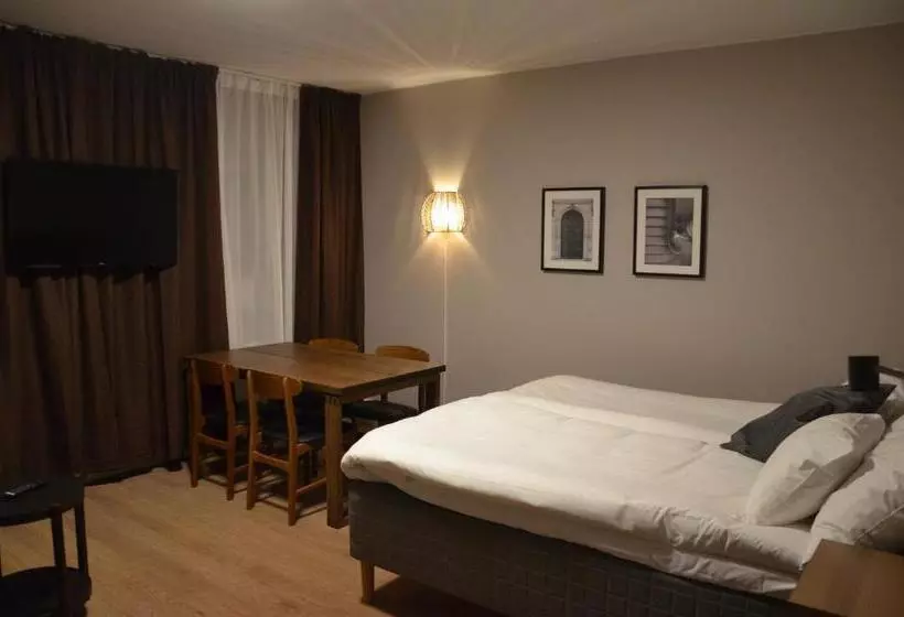 استودیوی استاندارد, L Zata Longstay