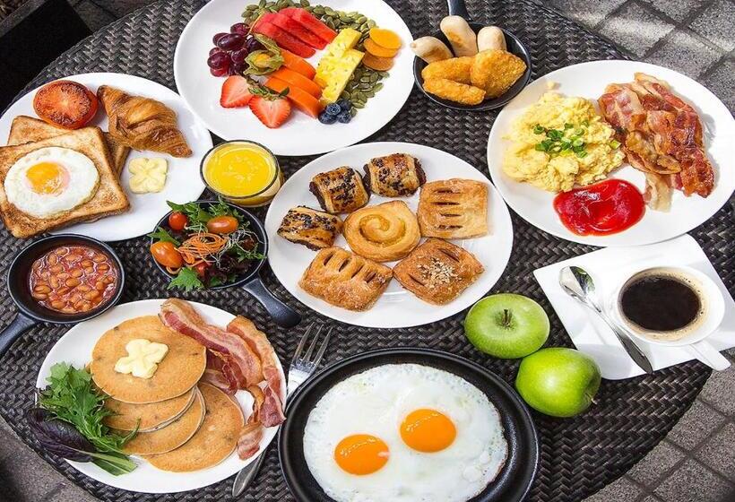 Deluxe Room, M Hotel Singapore City Centre