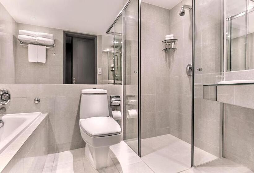 Deluxe Room, M Hotel Singapore City Centre