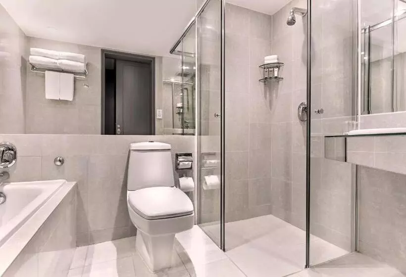 Deluxe Room, M Hotel Singapore City Centre