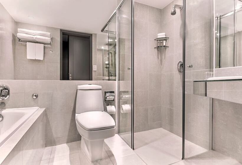 Club Room, M Hotel Singapore City Centre