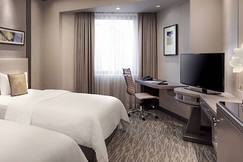 Deluxe Room, M Hotel Singapore City Centre