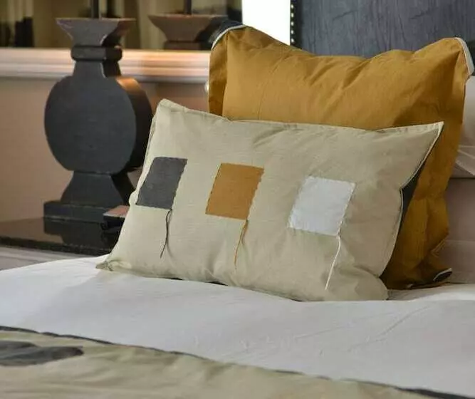 اتاق لوکس, Hyatt Regency Harare The Meikles