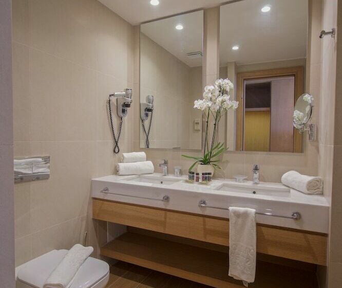 Номер Deluxe, Hyatt Regency Harare The Meikles