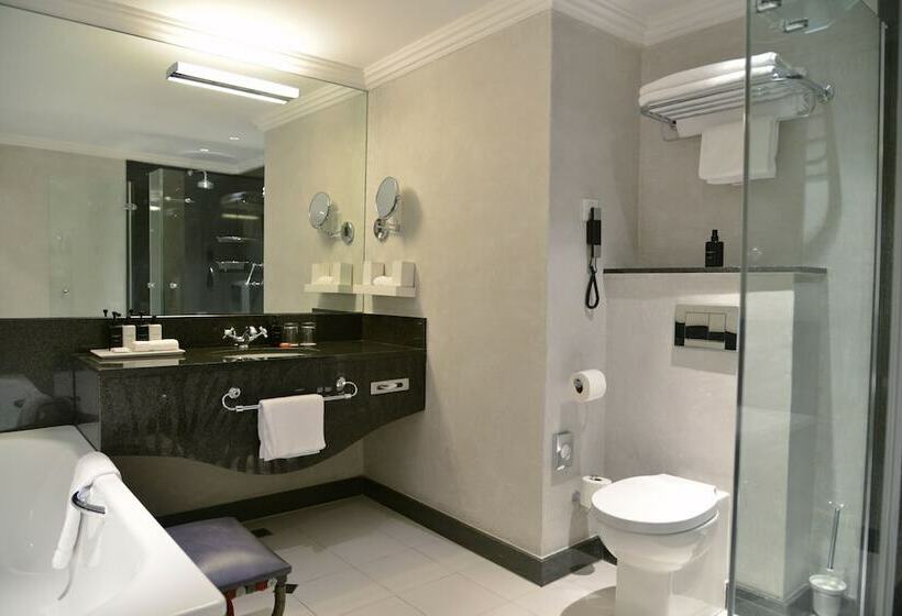 Номер Клуб, Hyatt Regency Harare The Meikles