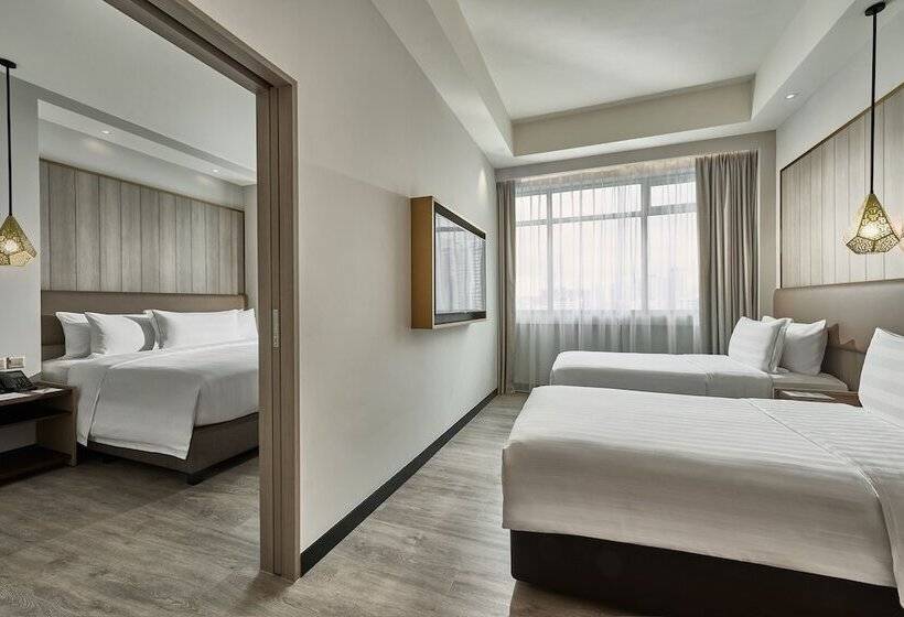 Perhehuone, Novotel Singapore On Kitchener