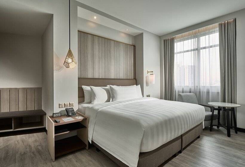 Perhehuone, Novotel Singapore On Kitchener