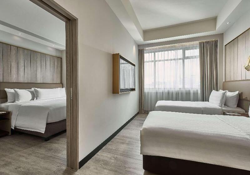 Perhehuone, Novotel Singapore On Kitchener