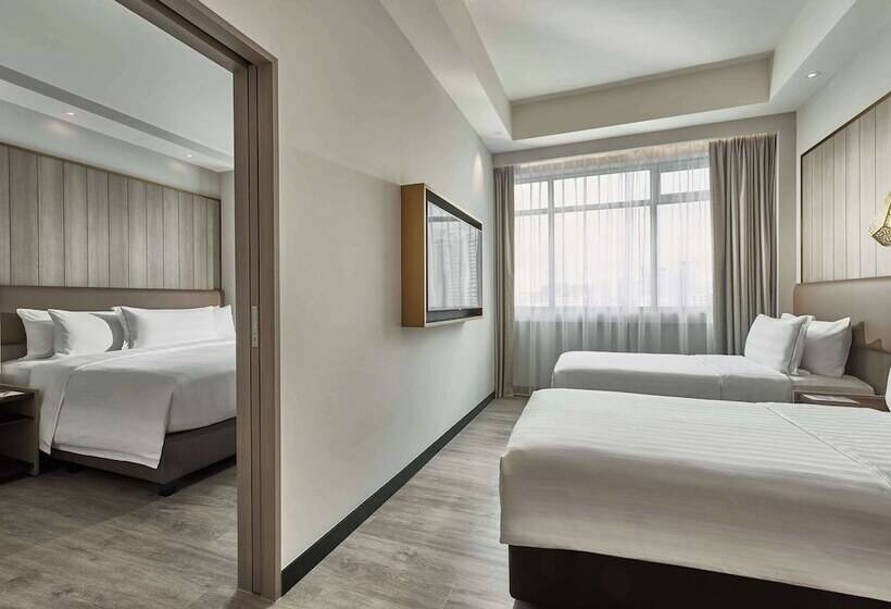 Perhehuone, Novotel Singapore On Kitchener