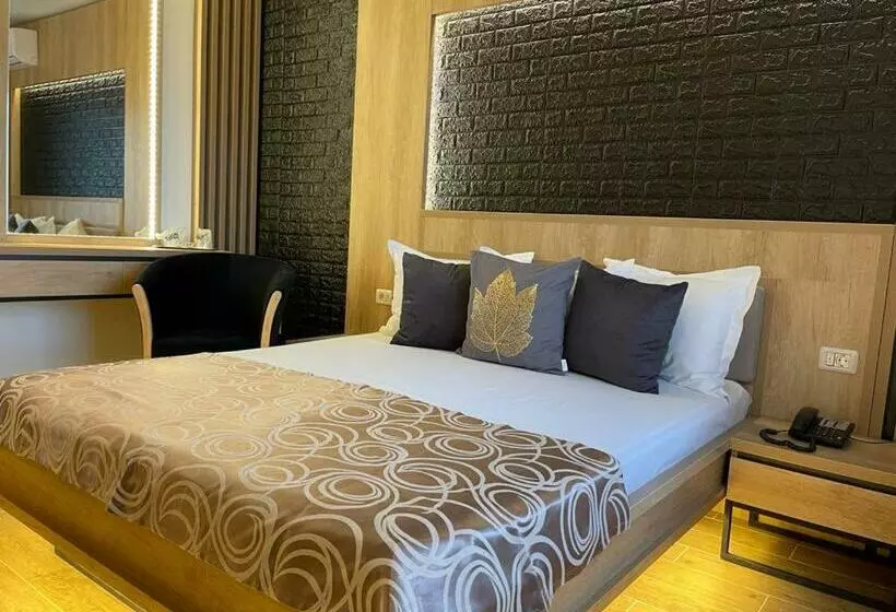 Quarto Estandar com Vistas, Tomis