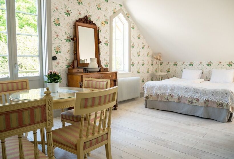 Люкс Вид на Сад, Warfsholm