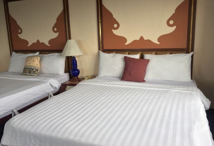 디럭스 룸, Grand Thara Hotel