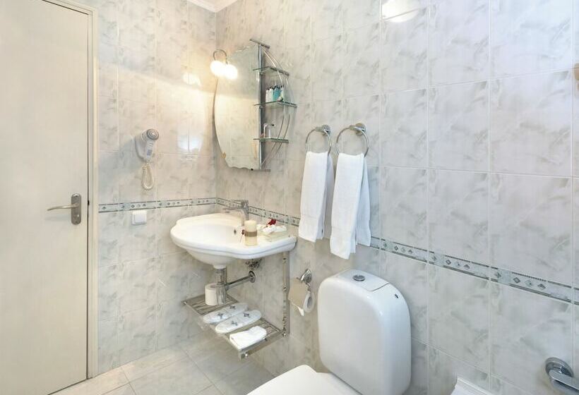 패밀리 스위트, Ani Plaza