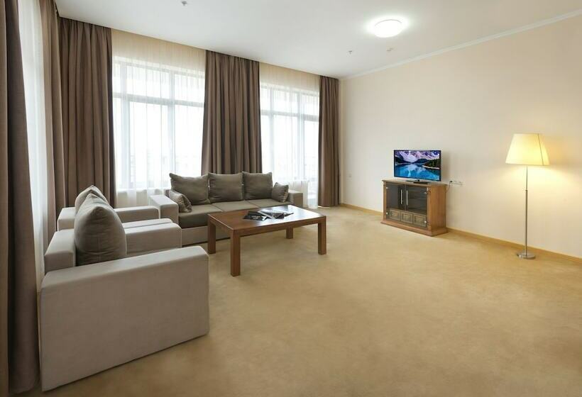 이그제큐티브 스위트, Ani Plaza