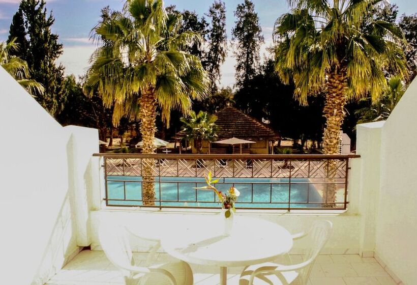 اتاق اجرایی سه نفره, Continental