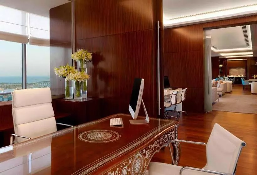 Club Room King Bed, Le Méridien Al Khobar