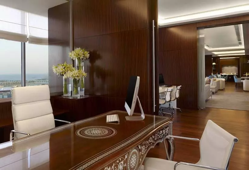 سوئیت کلاب, Le Méridien Al Khobar