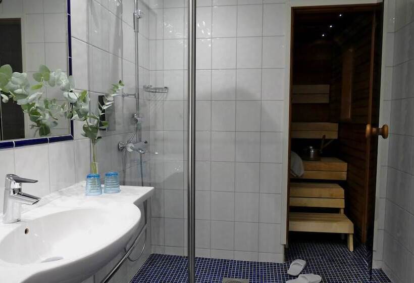 高级大房间, Raumanlinna