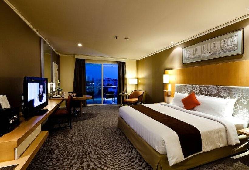 اتاق لوکس با چشمانداز استخر, Royal Princess Larn Luang Sha Extra Plus