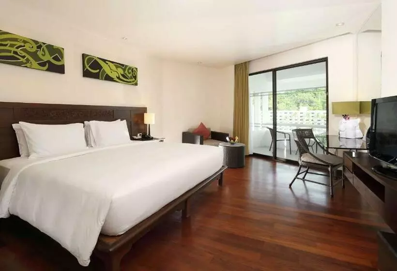 キングサイズベッドのデラックスルーム, Le Meridien Phuket Beach Resort