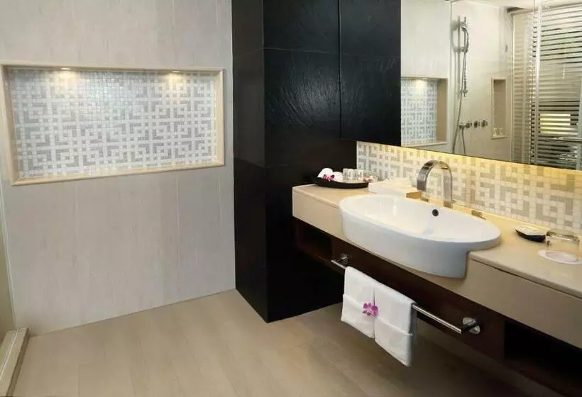 キングサイズベッドのデラックスルーム, Le Meridien Phuket Beach Resort