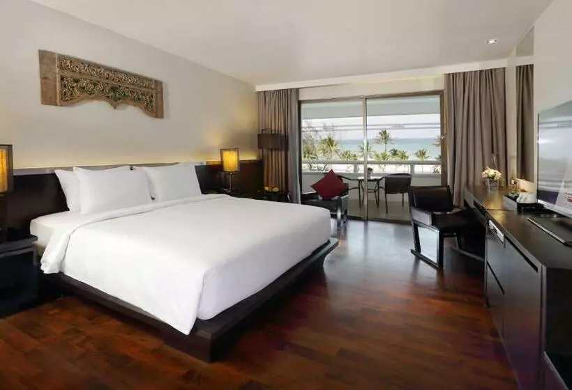 キングサイズベッドのデラックスルーム, Le Meridien Phuket Beach Resort