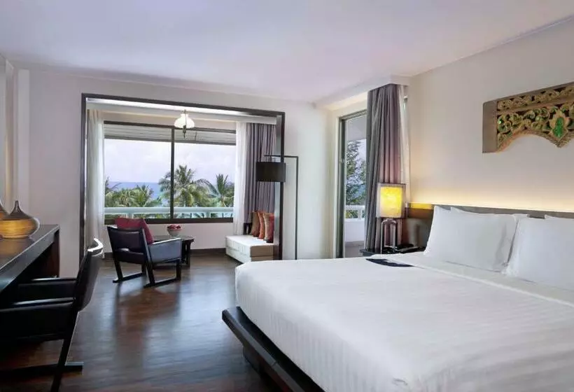キングサイズベッドのデラックスルーム, Le Meridien Phuket Beach Resort