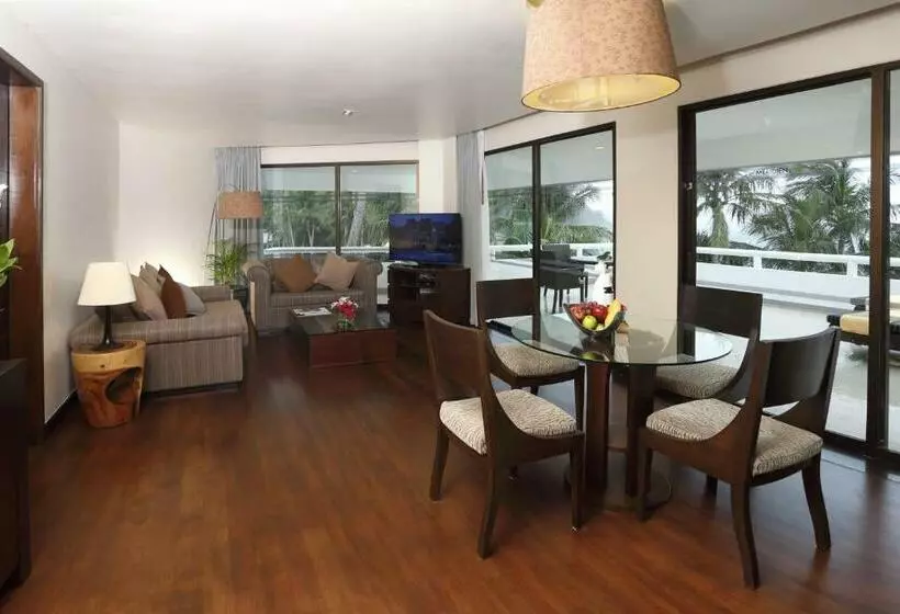 キングサイズベッドのデラックススイート, Le Meridien Phuket Beach Resort