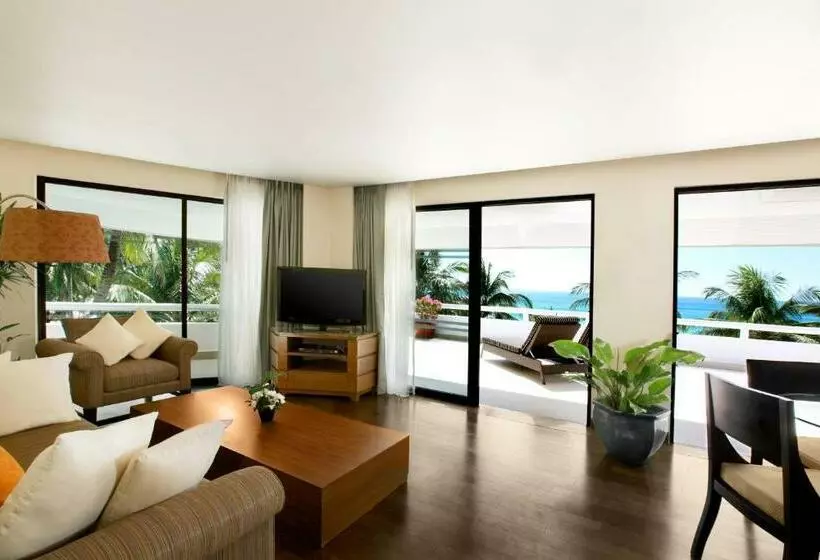 キングサイズベッドのデラックススイート, Le Meridien Phuket Beach Resort