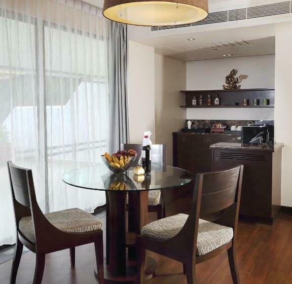 סוויטת דלוקס נוף לים, Le Meridien Phuket Beach Resort