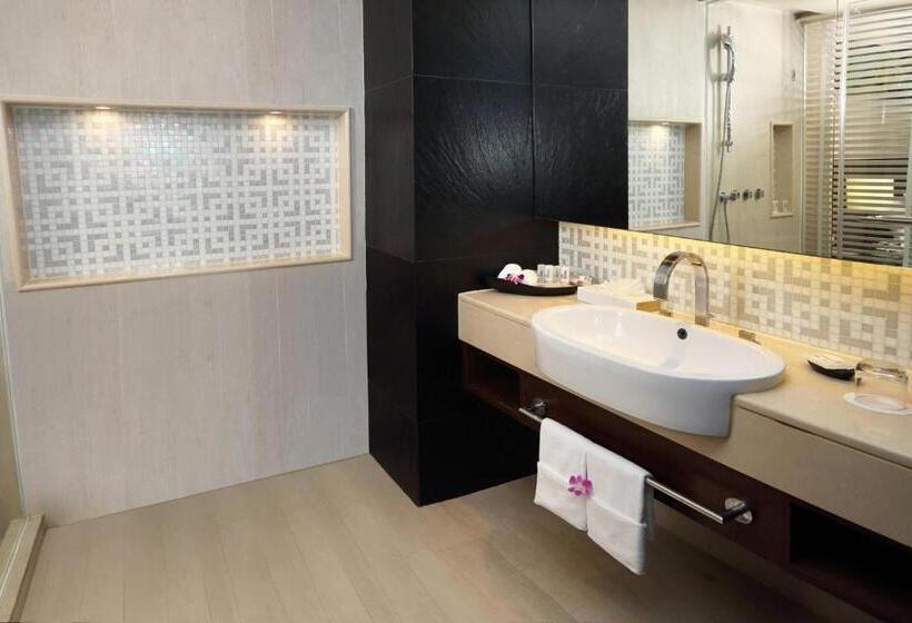 חדר דלוקס נוף בריכה, Le Meridien Phuket Beach Resort