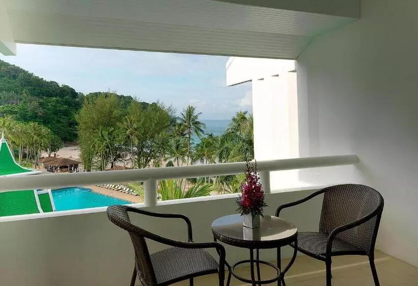 プールの見えるデラックスルーム, Le Meridien Phuket Beach Resort