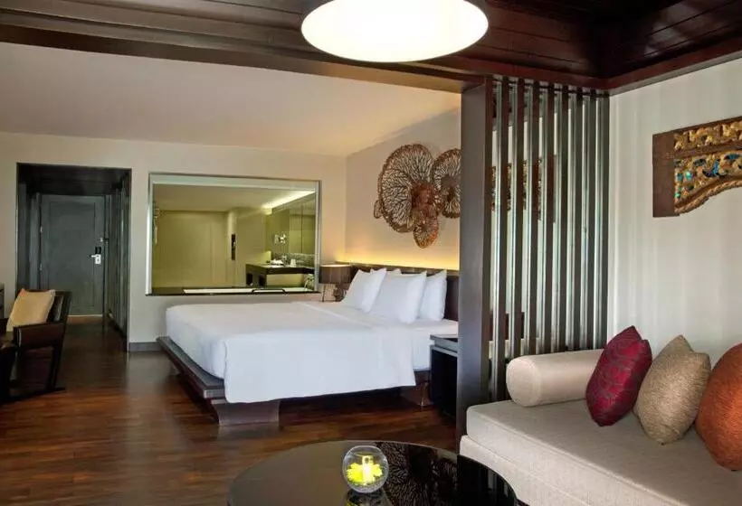 キングサイズベッドのジュニアスイート, Le Meridien Phuket Beach Resort