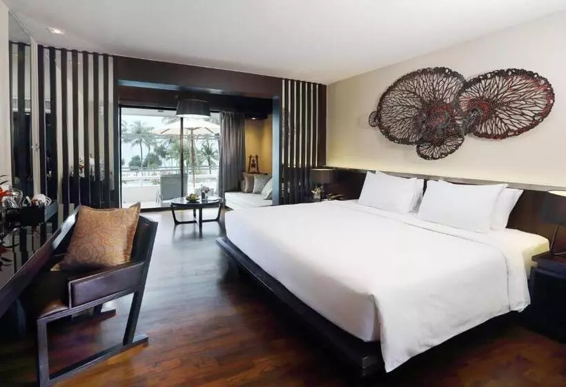キングサイズベッドのジュニアスイート, Le Meridien Phuket Beach Resort