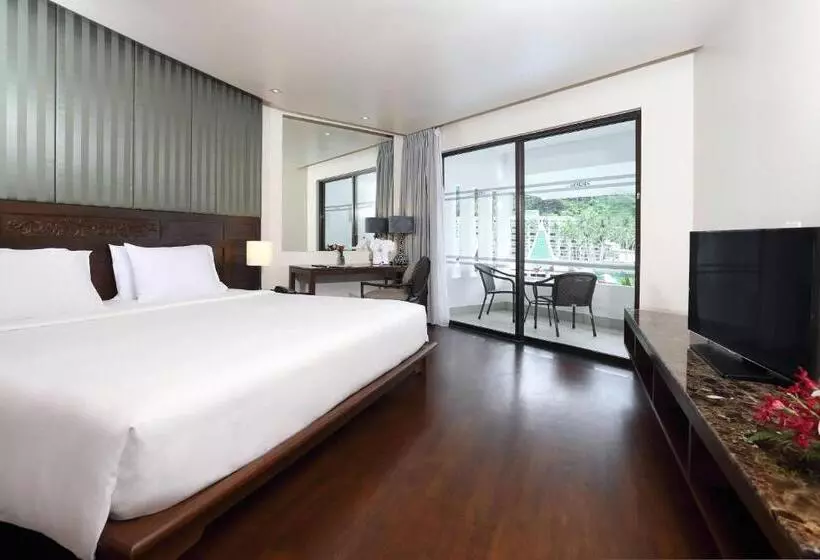 キングサイズベッドのデラックススイート, Le Meridien Phuket Beach Resort