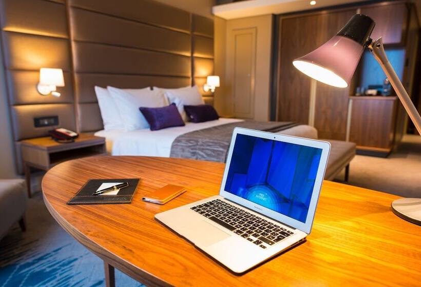 اتاق کلاس بیزنس, 2 Fevrier, Lome