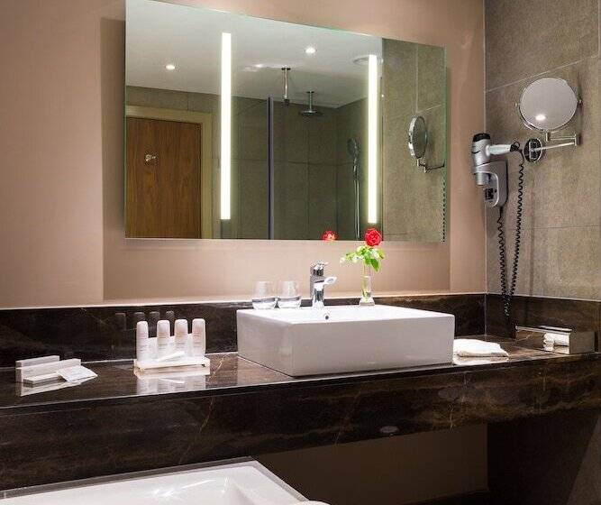 سوییت جونیور, 2 Fevrier, Lome